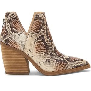 ✨NIB Vince Camuto Snake Print Bootie✨